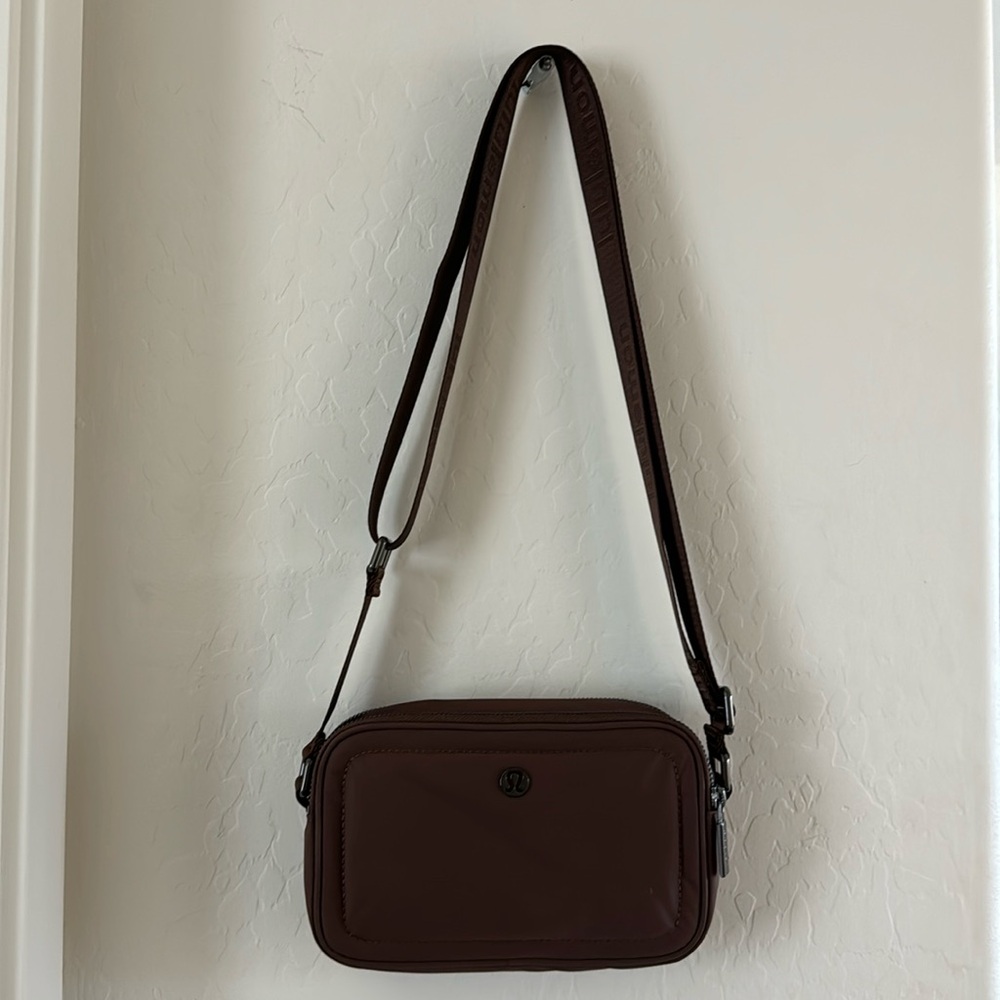 lululemon crossbody camera bag